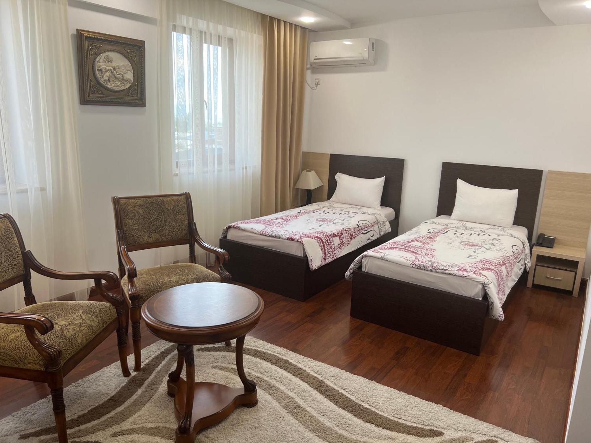 Vanatur Hotel Gyumri Ngoại thất bức ảnh