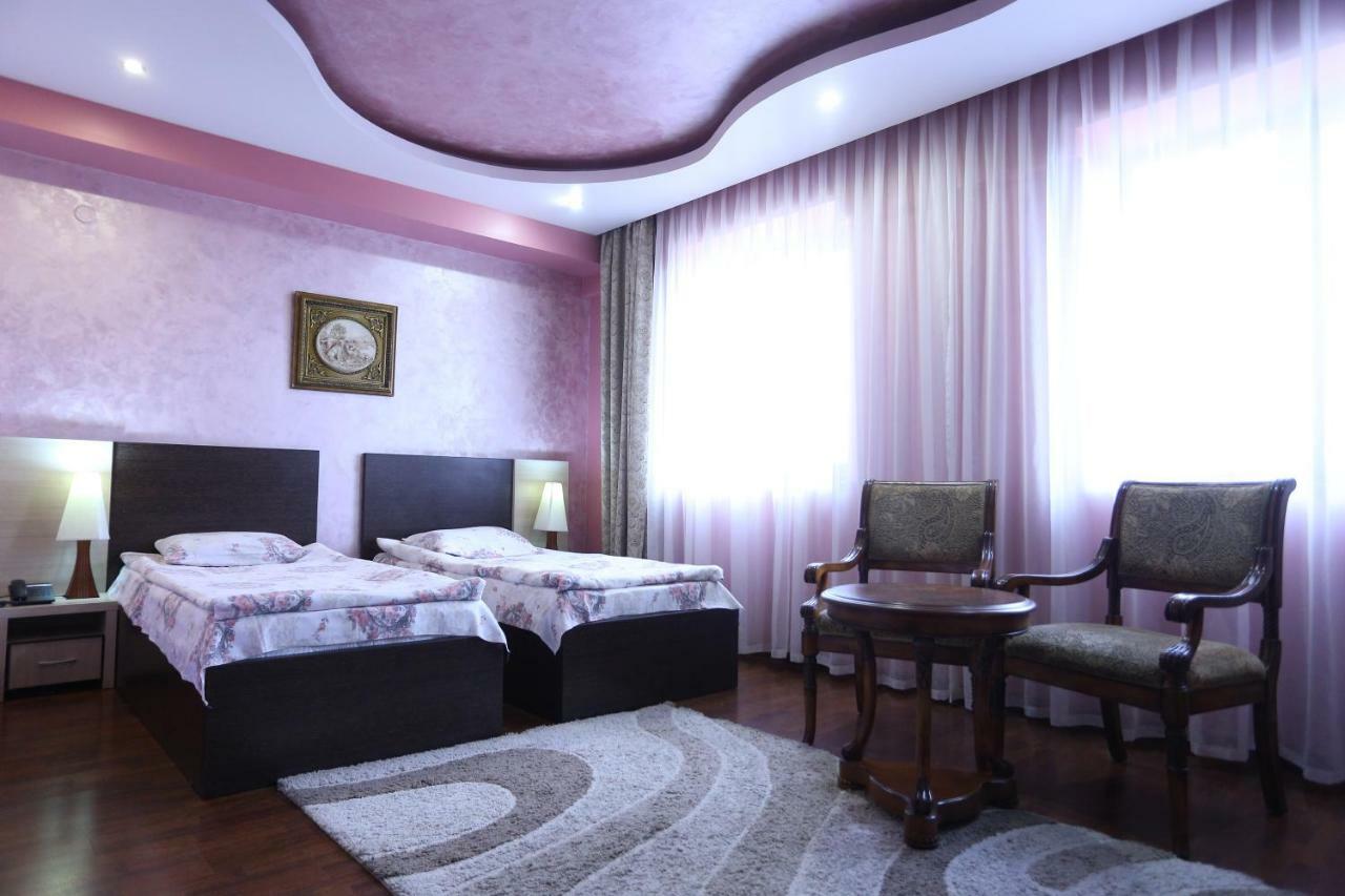 Vanatur Hotel Gyumri Ngoại thất bức ảnh