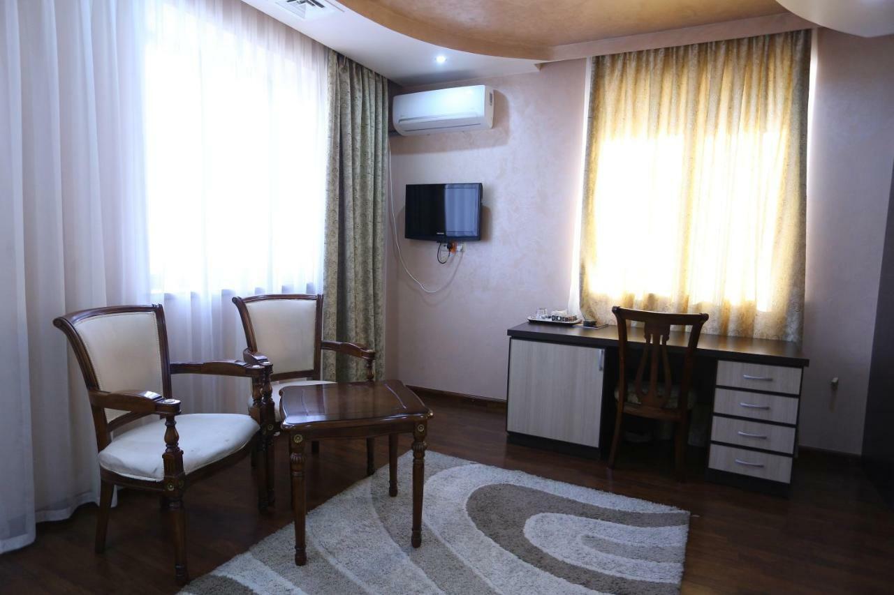 Vanatur Hotel Gyumri Ngoại thất bức ảnh